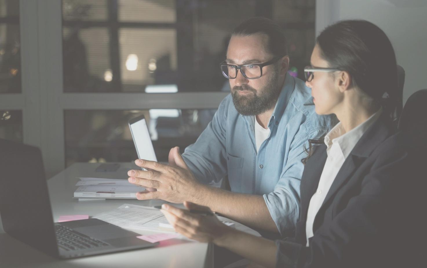 Entrepreneurs travaillant sur leur projet de startup