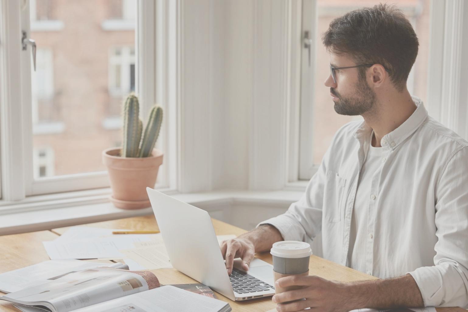 Présentation de projet startup devant un panel d'experts